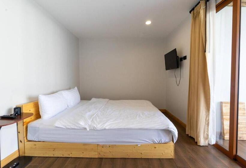 스탠다드 발코니 룸, De  Ocean Land เดอโอเชี่ยนแลนด์ เกาะล้าน