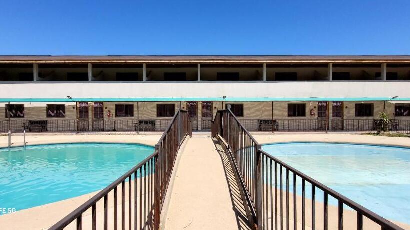 חדר לארבעה סטנדרטי עם מרפסת, Habitaciones Tahiken