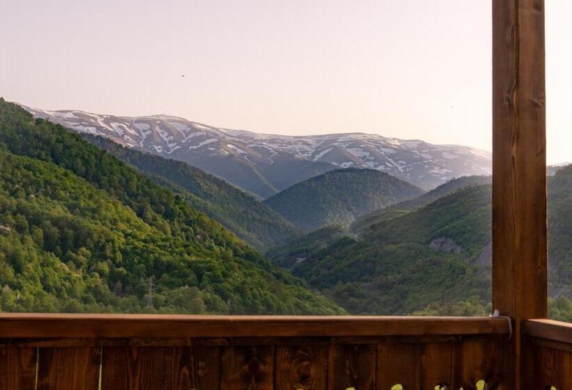 Семейный Номер Вид на Горы, Motives Inn Dilijan