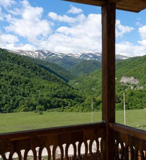 家庭山景房, Motives Inn Dilijan