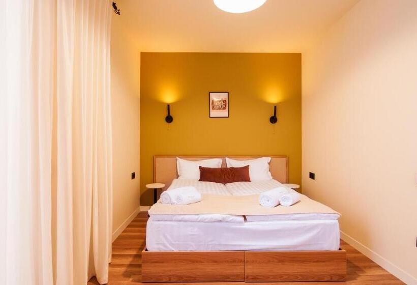 家庭山景房, Motives Inn Dilijan