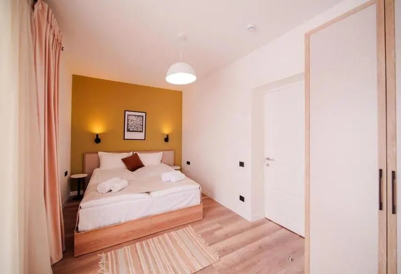 Perhehuone Puutarhanäkymä, Motives Inn Dilijan