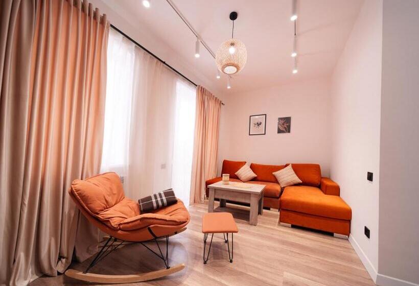 家庭山景房, Motives Inn Dilijan