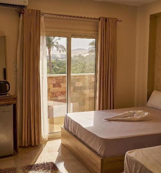 Deluxerum med Utsikt, New Gardenia Pyramids View