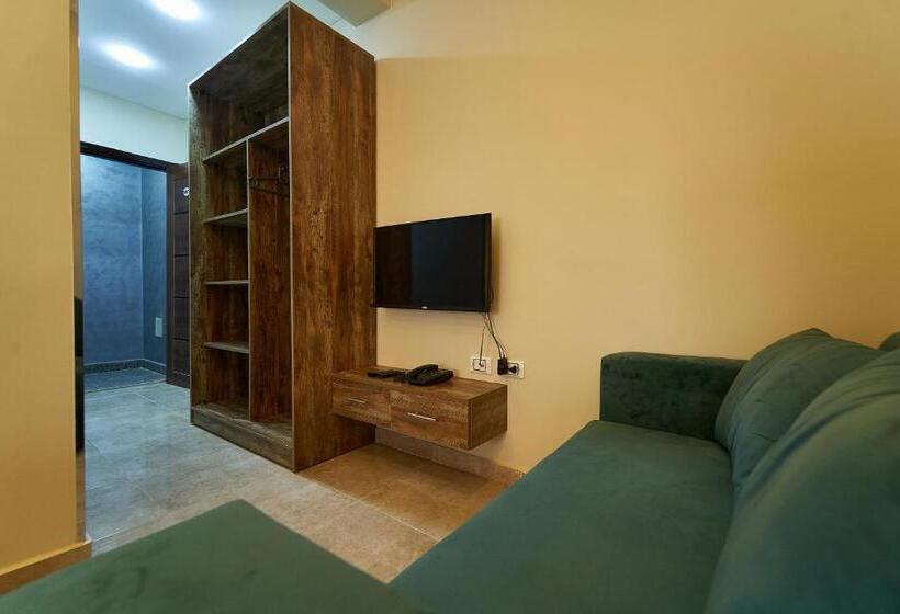 Svit med Utsikt, New Gardenia Pyramids View