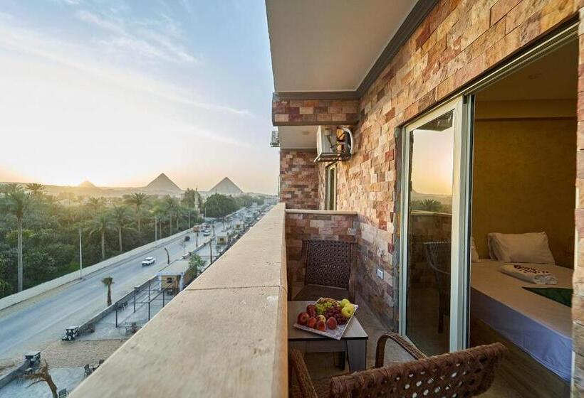 Svit med Utsikt, New Gardenia Pyramids View