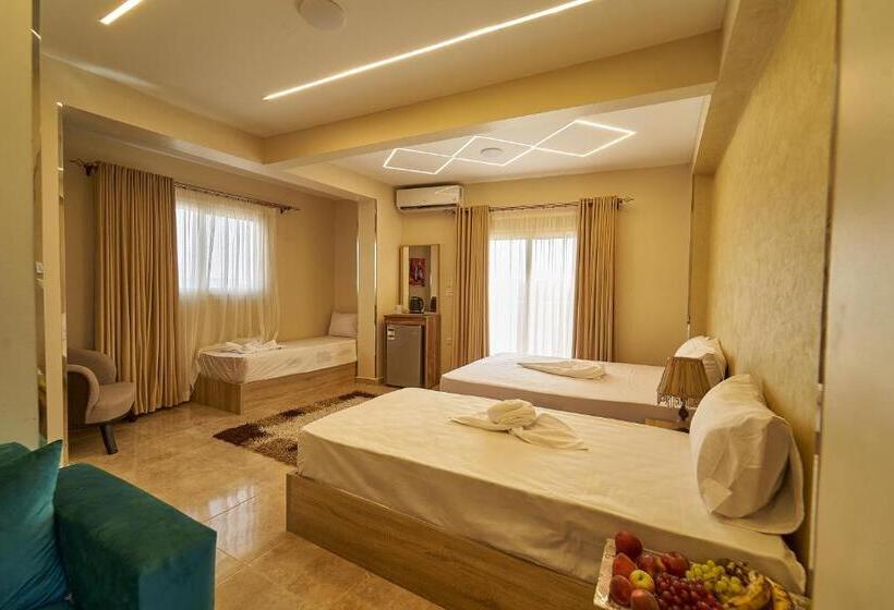 Svit med Utsikt, New Gardenia Pyramids View