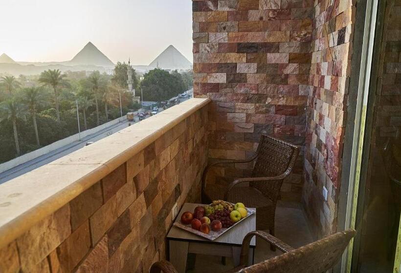 Familjesvit, New Gardenia Pyramids View