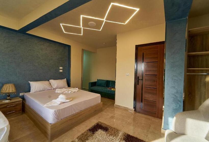 Familjesvit, New Gardenia Pyramids View