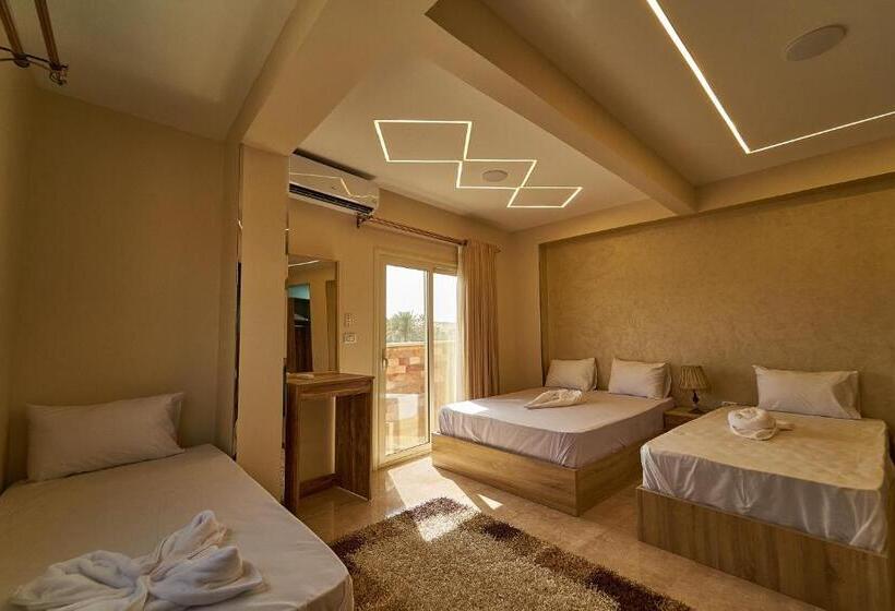 Standard Trippelrum med Utsikt, New Gardenia Pyramids View