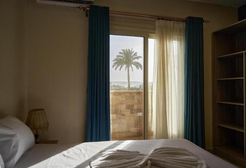 Standardrum King Size Säng, New Gardenia Pyramids View