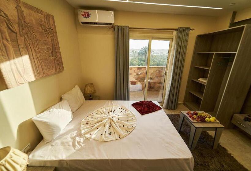 Standardrum King Size Säng, New Gardenia Pyramids View