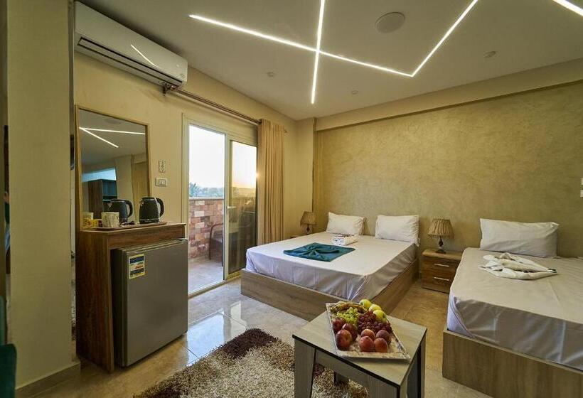 Standardrum King Size Säng, New Gardenia Pyramids View