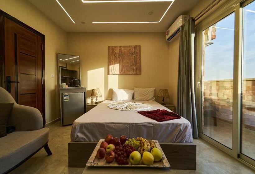 Standardrum King Size Säng, New Gardenia Pyramids View