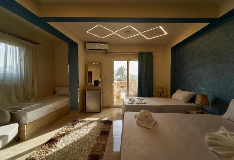 Juniorsvit med Utsikt, New Gardenia Pyramids View