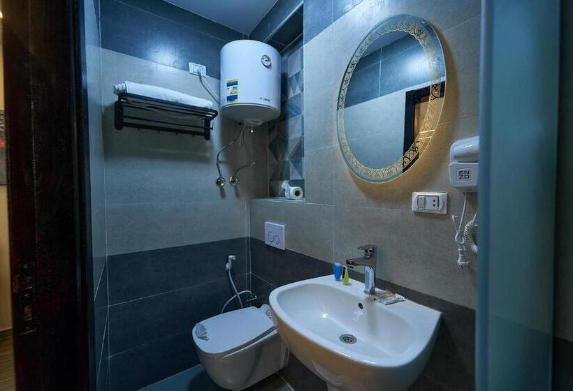 Juniorsvit med Utsikt, New Gardenia Pyramids View