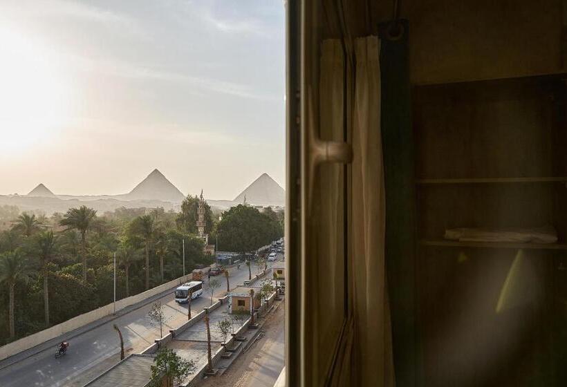 Superior Enkelrum, New Gardenia Pyramids View