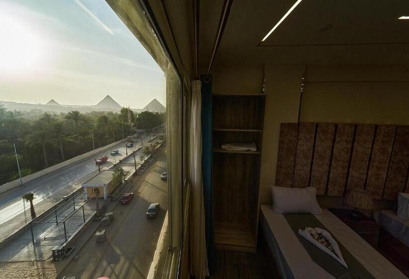 Superior Enkelrum, New Gardenia Pyramids View