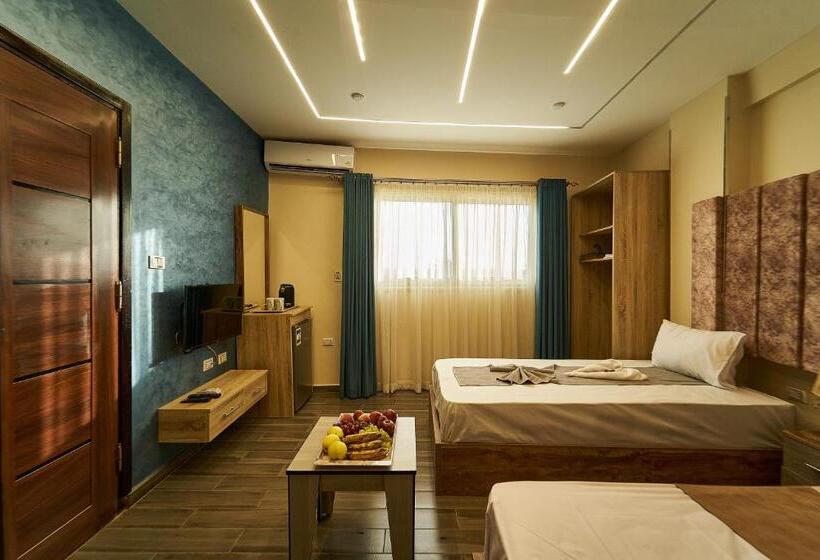 Superior Enkelrum, New Gardenia Pyramids View