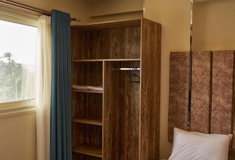 Superior Enkelrum, New Gardenia Pyramids View