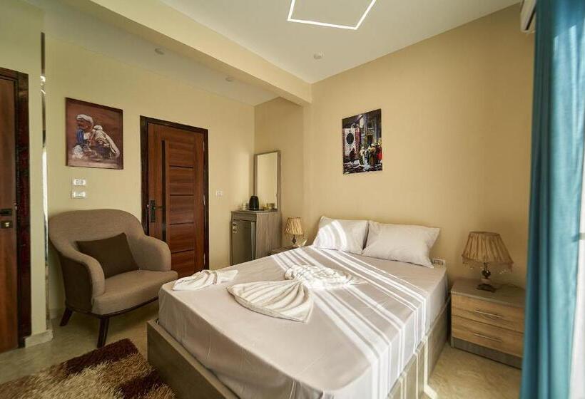 Deluxerum med Utsikt, New Gardenia Pyramids View