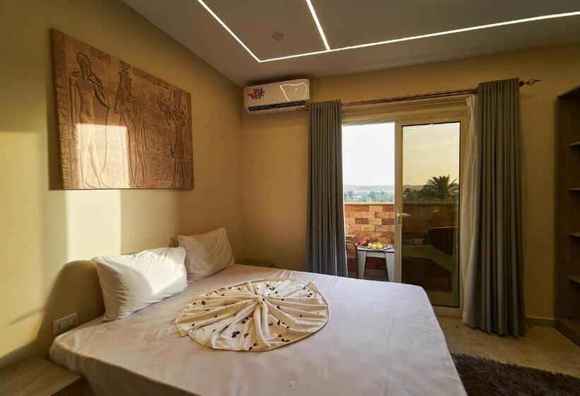 Deluxerum med Utsikt, New Gardenia Pyramids View