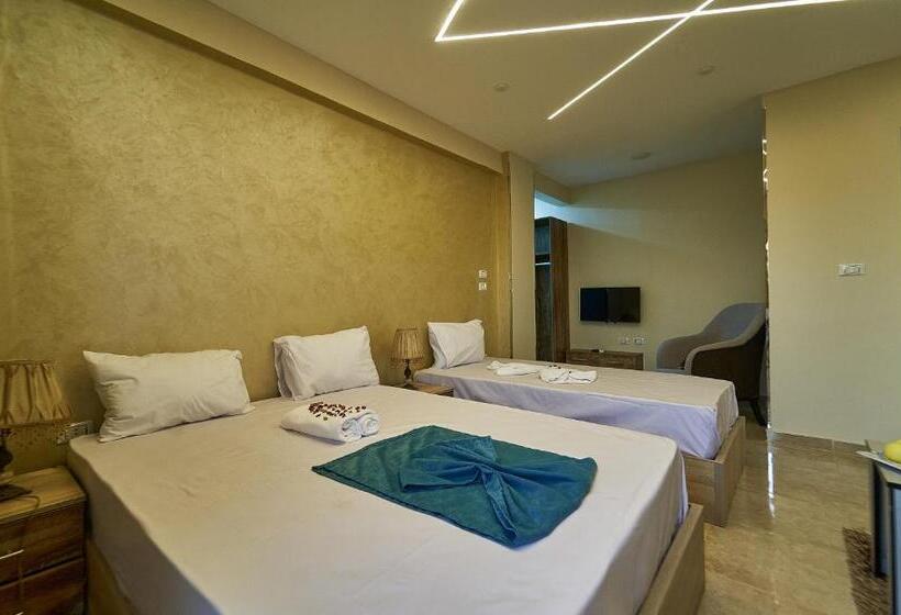 Svit med Utsikt, New Gardenia Pyramids View