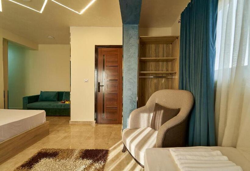 Svit med Utsikt, New Gardenia Pyramids View