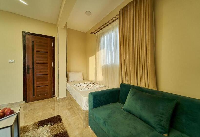 Svit med Utsikt, New Gardenia Pyramids View