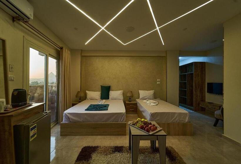 Familjesvit, New Gardenia Pyramids View