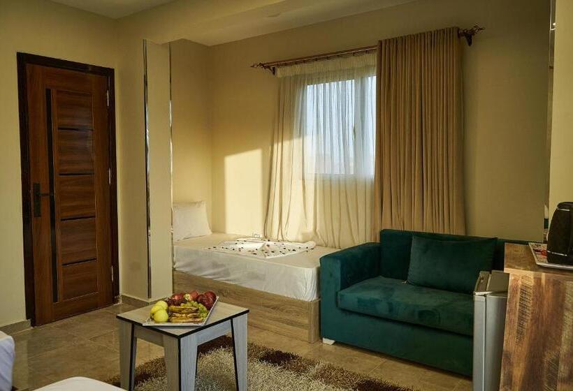 Familjesvit, New Gardenia Pyramids View