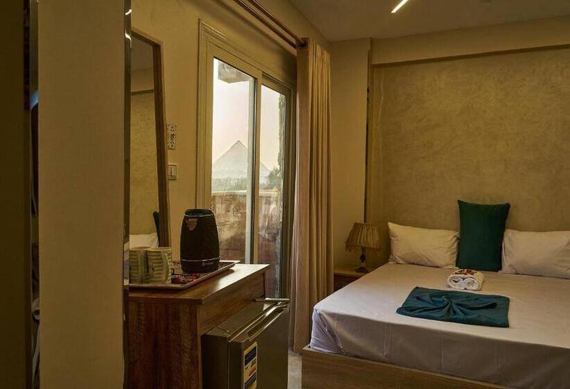 Familjesvit, New Gardenia Pyramids View