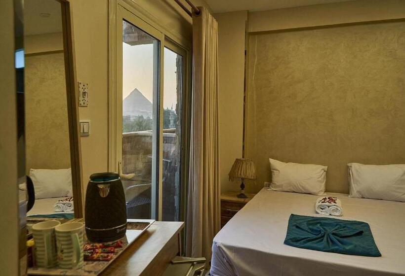 Familjesvit, New Gardenia Pyramids View