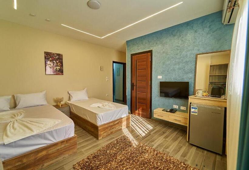 Superior Enkelrum, New Gardenia Pyramids View