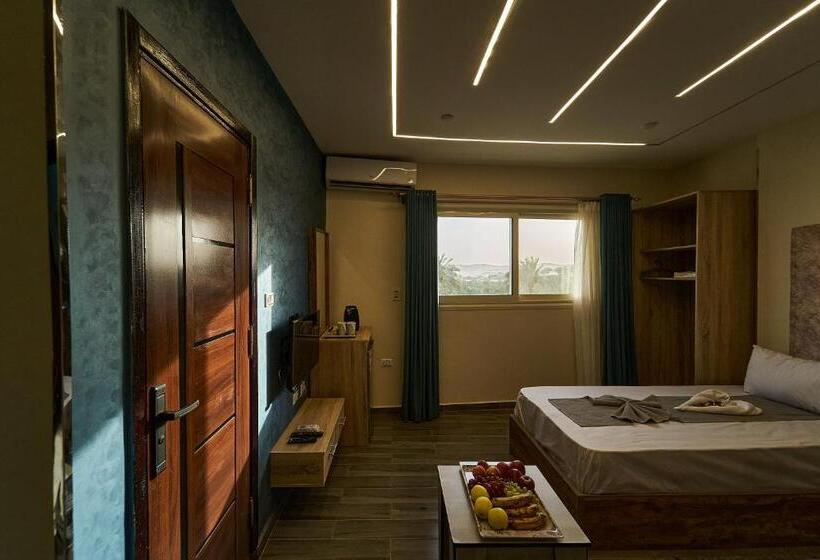 Superior Enkelrum, New Gardenia Pyramids View