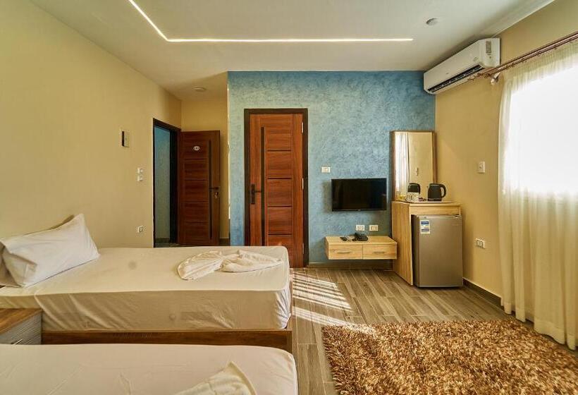 Superior Enkelrum, New Gardenia Pyramids View