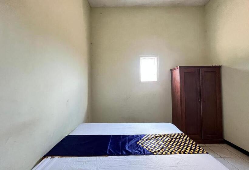 Номер Economy, Spot On 93423 Kost Berkah