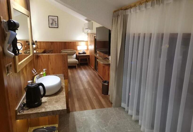 إستوديو سوبيريور, 枕窗听雨客栈