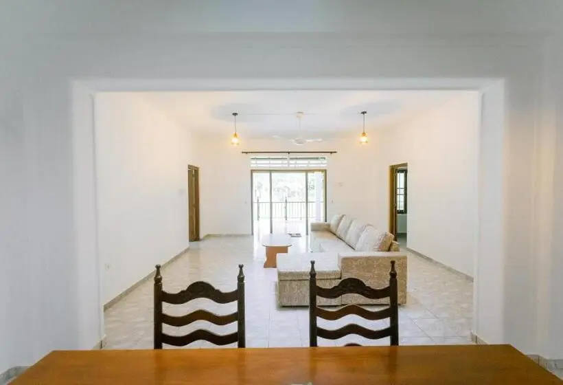 Economy-huone, Dias Legacy Bungalow