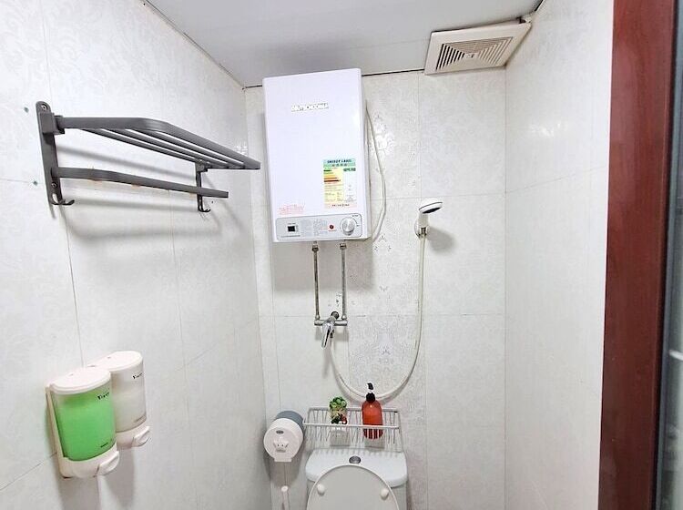 اتاق اکونومی, International Metro Guest House