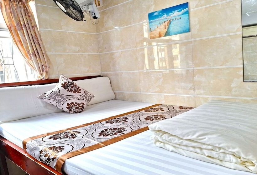 اتاق اکونومی, International Metro Guest House