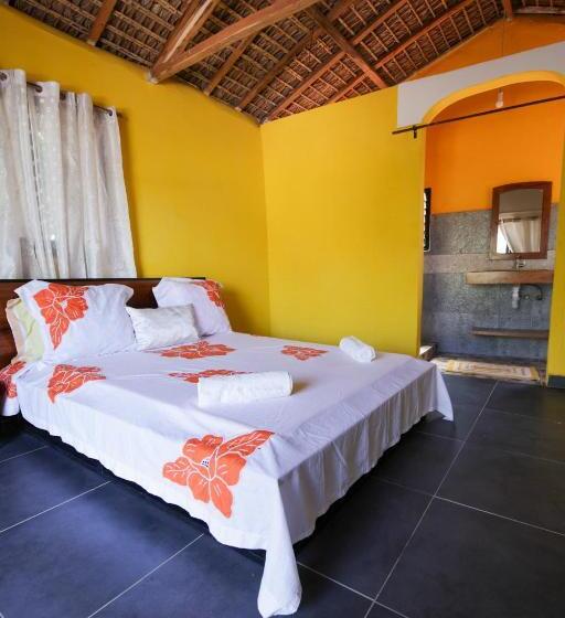 اتاق استاندارد با بالکن و چشمانداز دریا, Le Jardin Des Délices