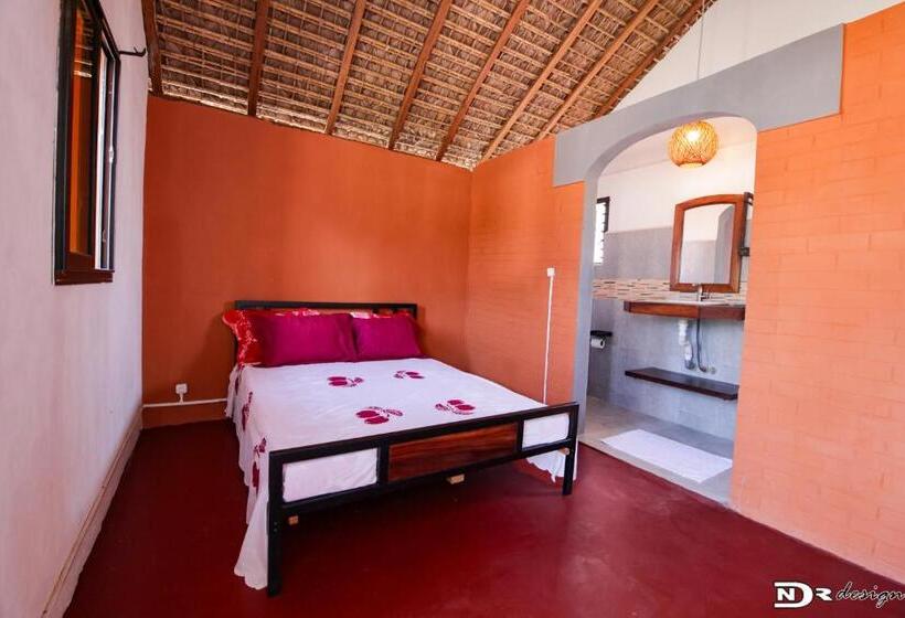 بانگلوی استاندارد, Le Jardin Des Délices