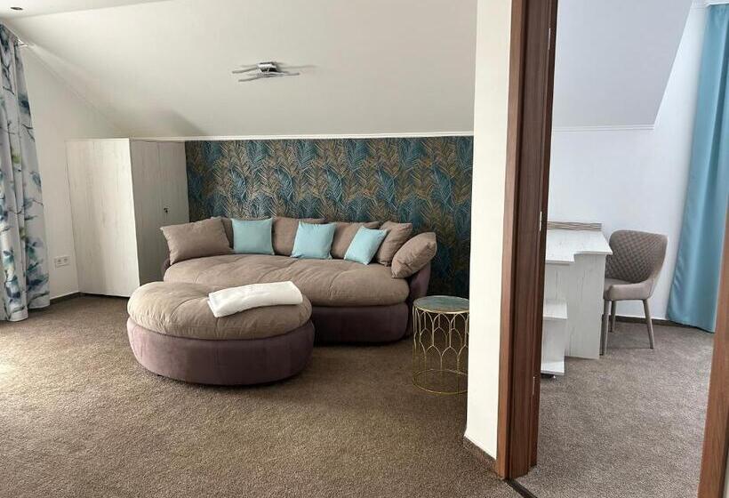 סוויטה דלוקס, Danelis