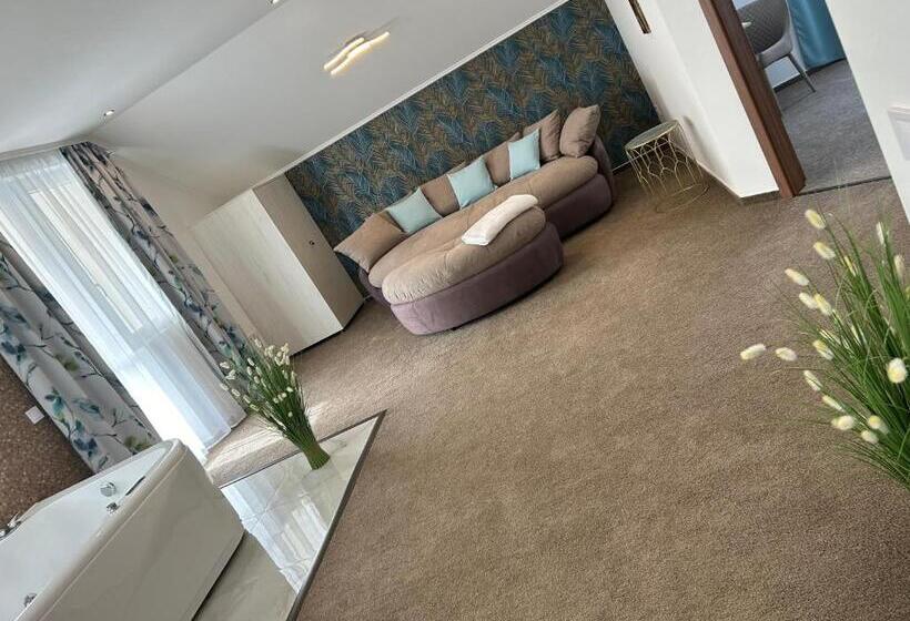 סוויטה דלוקס, Danelis