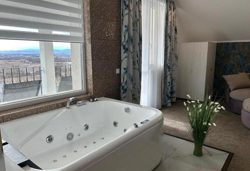 סוויטה דלוקס, Danelis