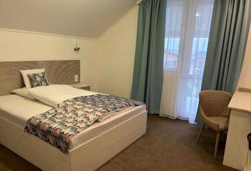 חדר משפחתי חדר אמבטיה משותף, Danelis