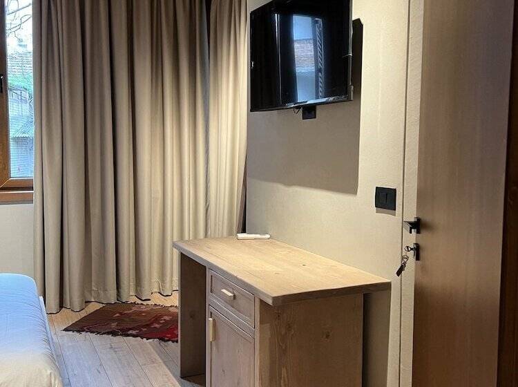 标准间, Faces & Places Boutique