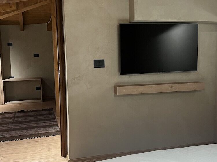 스위트, Faces & Places Boutique