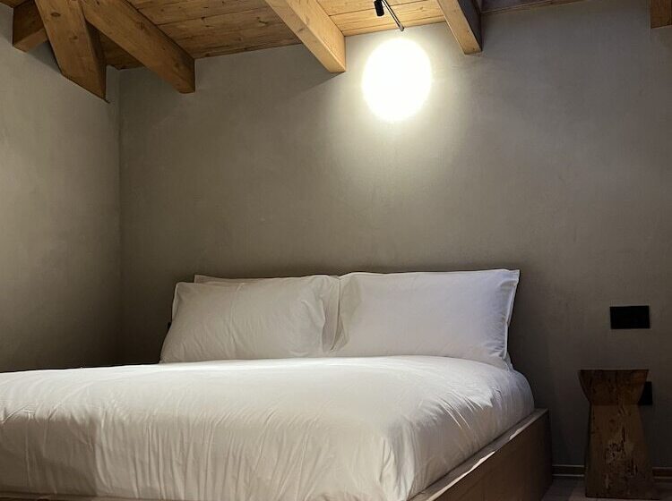 스위트, Faces & Places Boutique